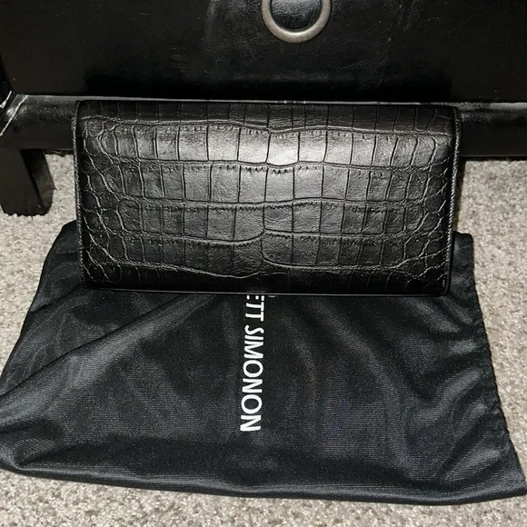 Authentic YSL Yves Saint Laurent Crocodile Embossed Black Leather Clutch Bag - Picture 3 of 10